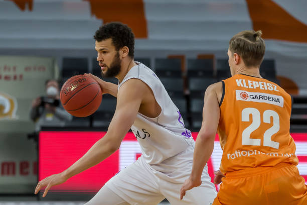 定的防守策 定的防守策